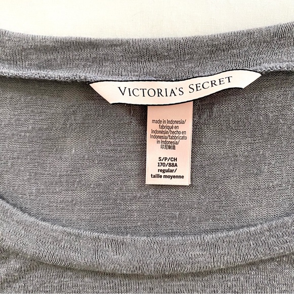 Victoria’s Secret Lightweight Graphic Sweater NWOTs - Picture 3 of 4